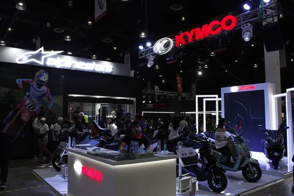 Pasay, PH - MAR 22 - Kymco standında 22 Mart 2025 tarihinde Pasay, Filipinler 'de yarışa katıldı. İçerideki bisiklet festivali Filipinler 'de bir motosiklet etkinliği..