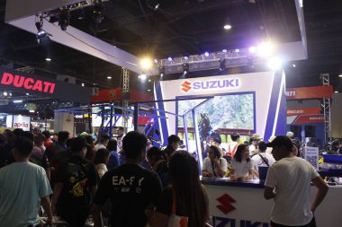 PASAY, PH - APR. 5 - Suzuki standı Makina Moto Show 5 Nisan 2025 tarihinde Pasay, Filipinler 'de. Makina Moto, Filipinler 'de düzenlenen bir motosiklet fuarı.. 