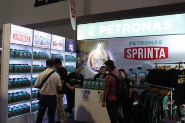 PASAY, PH - APR. 5 - Petronas sprinta standı Makina Moto Show 'da 5 Nisan 2025 Pasay, Filipinler' de. Makina Moto, Filipinler 'de düzenlenen bir motosiklet fuarı.. 