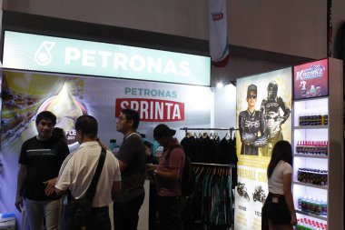 PASAY, PH - APR. 5 - Petronas sprinta standı Makina Moto Show 'da 5 Nisan 2025 Pasay, Filipinler' de. Makina Moto, Filipinler 'de düzenlenen bir motosiklet fuarı.. 