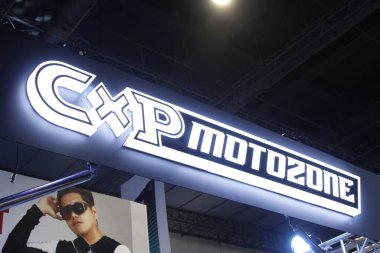 PASAY, PH - APR. 5 - Cxp Motozone işareti Makina Moto Show 'da 5 Nisan 2025 Pasay, Filipinler' de. Makina Moto, Filipinler 'de düzenlenen bir motosiklet fuarı.. 