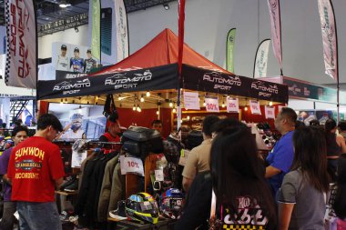 PASAY, PH - APR. 5 - Otomotiv spor standı Makina Moto Show 'da 5 Nisan 2025 Pasay, Filipinler. Makina Moto, Filipinler 'de düzenlenen bir motosiklet fuarı.. 