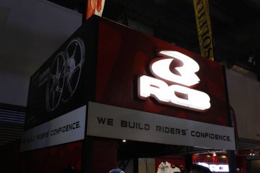 PASAY, PH - APR. 5 - Makina Moto Show 'da Rcb standı 5 Nisan 2025, Pasay, Filipinler. Makina Moto, Filipinler 'de düzenlenen bir motosiklet fuarı.. 