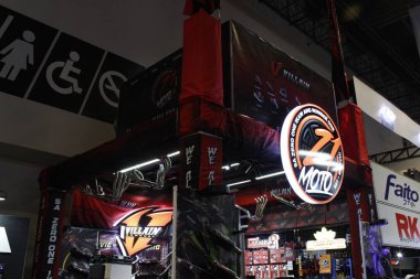 PASAY, PH - APR. 5-Z1 moto standı Makina Moto Show 'da 5 Nisan 2025 Pasay, Filipinler. Makina Moto, Filipinler 'de düzenlenen bir motosiklet fuarı.. 