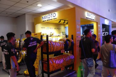 PASAY, PH - APR. 5 - Makina Moto Show 'da Makoto standı 5 Nisan 2025, Pasay, Filipinler. Makina Moto, Filipinler 'de düzenlenen bir motosiklet fuarı.. 