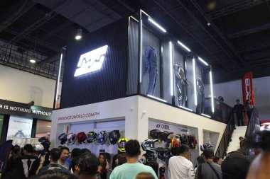 PASAY, PH - APR. 5 - Makina Moto Show 'da Motoworld standı 5 Nisan 2025, Pasay, Filipinler. Makina Moto, Filipinler 'de düzenlenen bir motosiklet fuarı.. 