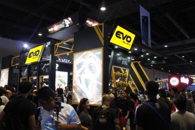 PASAY, PH - APR. 5 - Evo miğfer standı Makina Moto Show 'da 5 Nisan 2025 Pasay, Filipinler' de. Makina Moto, Filipinler 'de düzenlenen bir motosiklet fuarı.. 