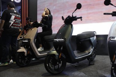 PASAY, PH - APR. 5 - 5 Nisan 2025 tarihinde Filipinler 'in Pasay şehrinde Makina Moto Show' da e300p. Makina Moto, Filipinler 'de düzenlenen bir motosiklet fuarı.. 