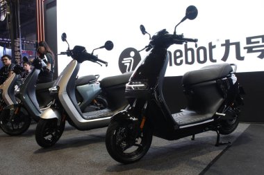 PASAY, PH - APR. 5 - 5 Nisan 2025 tarihinde Filipinler 'in Pasay şehrinde Makina Moto Show' da e300p. Makina Moto, Filipinler 'de düzenlenen bir motosiklet fuarı.. 