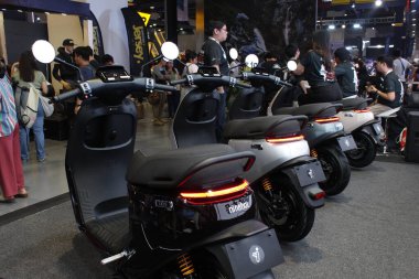 PASAY, PH - APR. 5 - 5 Nisan 2025 tarihinde Filipinler 'in Pasay şehrinde Makina Moto Show' da e300p. Makina Moto, Filipinler 'de düzenlenen bir motosiklet fuarı.. 