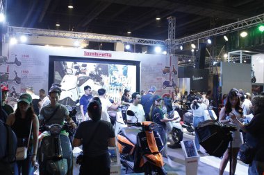 PASAY, PH - APR. 5 - Lambretta standı Makina Moto Show 'da 5 Nisan 2025 Pasay, Filipinler. Makina Moto, Filipinler 'de düzenlenen bir motosiklet fuarı.. 
