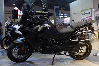 PASAY, PH - APR. 5 - Cfmoto dağ keçisi Makina Moto Show 'da 5 Nisan 2025 tarihinde, Pasay, Filipinler' de. Makina Moto, Filipinler 'de düzenlenen bir motosiklet fuarı.. 