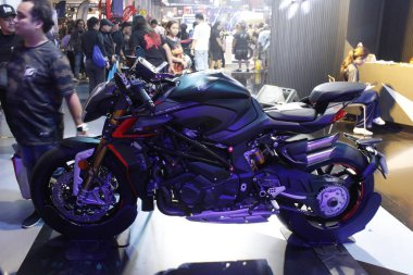 PASAY, PH - APR. 5 - 5 Nisan 2025 tarihinde Filipinler, Pasay 'da Makina Moto Show' da vahşi bir saldırı gerçekleşti. Makina Moto, Filipinler 'de düzenlenen bir motosiklet fuarı.. 