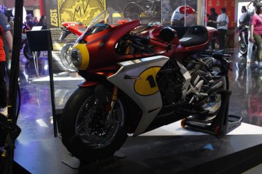 PASAY, PH - APR. 5 - Mv agusta superveloce Makina Moto Show 'da 5 Nisan 2025 Pasay, Filipinler. Makina Moto, Filipinler 'de düzenlenen bir motosiklet fuarı.. 