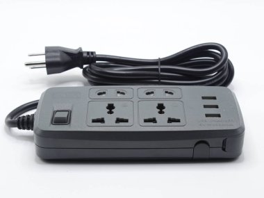 MANILA, PH - 22 Şubat - Royu uzatma kablosu 22 Şubat 2025, Manila, Filipinler. Royu, Filipinler 'de bir elektrik ürünleri üreticisi..