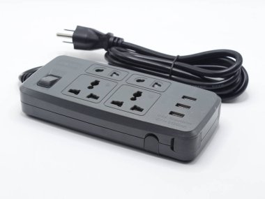 MANILA, PH - 22 Şubat - Royu uzatma kablosu 22 Şubat 2025, Manila, Filipinler. Royu, Filipinler 'de bir elektrik ürünleri üreticisi..