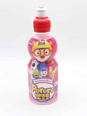 MANILA, PH - 22 Şubat 2025 tarihinde Filipinler, Manila 'da Paldo Pororo çilek suyu. Paldo Güney Kore 'de karışık Kore eriştesi ve içecek üreticisi..