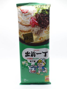 MANILA, PH-22 - Nissin demae ramen kyushu tonkotsu çeşnisi 22 Şubat 2025 tarihinde Manila, Filipinler 'de. Nissin Japonya 'da bir Japon gıda şirketidir..