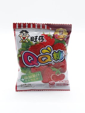 MANILA, PH - FEB 22 - 22 Şubat 2025 tarihinde Manila, Filipinler 'de qq yumuşak çilek aromalı istiyorum. İstemek Çin 'de bir şeker üreticisi..