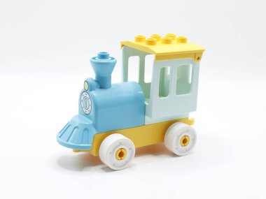 MANILA, PH - 22 Şubat 2025 tarihinde Manila, Filipinler 'de Lego tren ikilisi. Lego, Danimarka 'da plastik oyuncak üreticisi..