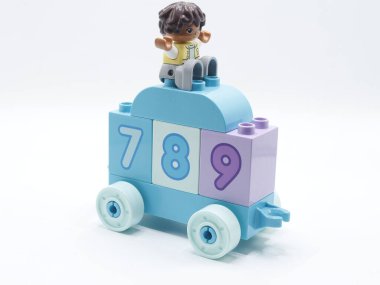 MANILA, PH - 22 Şubat 2025 tarihinde Manila, Filipinler 'de Lego tren ikilisi. Lego, Danimarka 'da plastik oyuncak üreticisi..