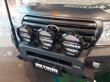 QUEZON CITY, PH - 12 Haziran - Toyota kara kruvazörü Offroad platformlarında 12 Haziran 2025 tarihinde Quezon City, Filipinler 'de sergilenmektedir. Offroad platformları sergisi, Filipinler 'de düzenlenen yıllık bir otomobil etkinliğidir..