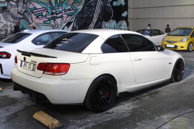 PARANAQUE, PH - 15 Haziran - Bmw 335i, Stance Pilipinas 'ta üçlü araba buluşması 15 Haziran 2025' te Paranaque, Filipinler 'de. Stance Pilipinas, Filipinler merkezli bir otomobil grubu..