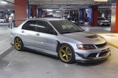 PARANAQUE, PH - 25 Mayıs - Mitsubishi Lancer evolution at Auto Industria 25 summer meet 25 Mayıs 2025, Paranaque, Filipinler. Auto Industria Filipinler 'de bir otomotiv kaynağıdır..