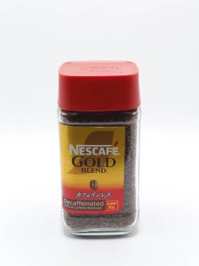 MANILA, PH - 22 Şubat - Nescafe Gold kafeinsiz kahveyi 22 Şubat 2025 tarihinde Manila, Filipinler 'de karıştırdı. Nescafe, Nestle tarafından satılan bir hazır kahve markasıdır..