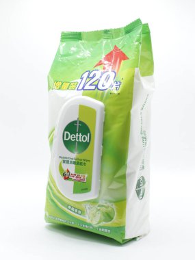 MANILA, PH-FEB 22 - 22 Şubat 2025 tarihinde Filipinler, Manila 'da dezenfekte yüzey temizliği. Dettol, antiseptik ve dezenfeksiyon için kullanılan bir İngiliz markası..