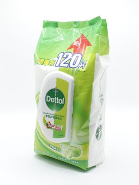 MANILA, PH-FEB 22 - 22 Şubat 2025 tarihinde Filipinler, Manila 'da dezenfekte yüzey temizliği. Dettol, antiseptik ve dezenfeksiyon için kullanılan bir İngiliz markası..