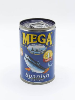 22 Şubat 2025 'te Manila, Filipinler' de Mega İspanyol sardalyası konservesi. Mega, Filipinler 'de konserve üreticisi..