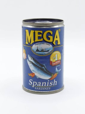 22 Şubat 2025 'te Manila, Filipinler' de Mega İspanyol sardalyası konservesi. Mega, Filipinler 'de konserve üreticisi..