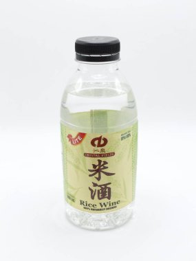 MANILA, PH - 22 Şubat - Kristal tarlaları pirinç şarabı şişesi 22 Şubat 2025 tarihinde Manila, Filipinler. Kristal tarlalar Çin merkezli bir pirinç şarabı üreticisi..