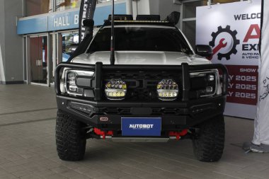 Pasay, PH - 26 Temmuz - Ford Ranger 26 Temmuz 2025 tarihinde Pasay, Filipinler 'de Oto yedek parça ve araç fuarında (APVE). APVE, Filipinler 'de düzenlenen yıllık otomobil parçaları sergisidir..