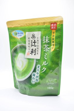 MANILA, PH - 22 Şubat - 22 Şubat 2025 tarihinde Manila, Filipinler 'de Tsujiri matcha süt paketi. Tsujiri Japonya 'da bir içki imalatçısıdır..