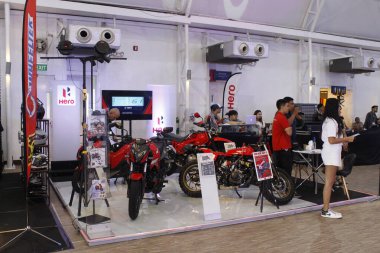 MUNTINLUPA, PH - 6 Eylül 2025 'te Filipinler' in Muntinlupa şehrinde Ride Ph 8. yıldönümünde kahraman standı. Ride Ph, Filipinler 'de bir motosiklet medya platformudur..