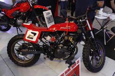 MUNTINLUPA, PH - SEPT 6 - Ph 8. yıldönümünde kahraman iri kıyım 6 Eylül 2025 tarihinde Muntinlupa, Filipinler 'de. Ride Ph, Filipinler 'de bir motosiklet medya platformudur..