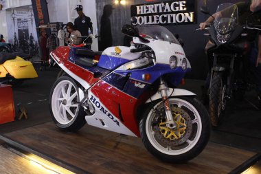 MUNTINLUPA, PH - SEPT 6 - Honda vfr750r Ride Ph 8 Eylül 2025 tarihinde Muntinlupa, Filipinler 'de. Ride Ph, Filipinler 'de bir motosiklet medya platformudur..