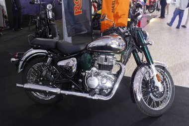 MUNTINLUPA, PH - SEPT 6 - Royal Enfield klasik 350 Ride Ph 8 Eylül 2025 tarihinde Muntinlupa, Filipinler 'de. Ride Ph, Filipinler 'de bir motosiklet medya platformudur..