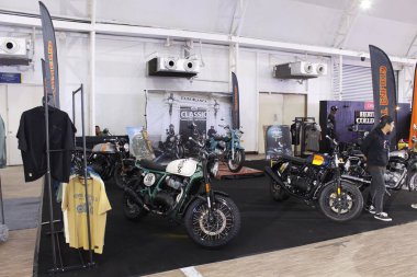 MUNTINLUPA, PH - SEPT 6 - Royal enfield stand Ride Ph 8 Eylül 2025, Muntinlupa, Filipinler. Ride Ph, Filipinler 'de bir motosiklet medya platformudur..