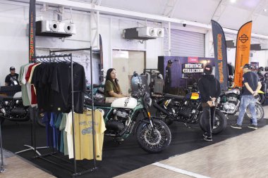 MUNTINLUPA, PH - SEPT 6 - Royal enfield stand Ride Ph 8 Eylül 2025, Muntinlupa, Filipinler. Ride Ph, Filipinler 'de bir motosiklet medya platformudur..