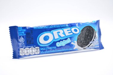 MANILA, PH - FEB 22 - Oreo original chocolate sandwich cookies with vanilla flavored cream on February 22, 2025 in Manila, Philippines. Oreo is a cookie maker in USA.