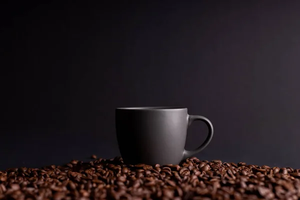 Coffee Mug Coffee Beans Black Isolated Background — Stock Photo, Image