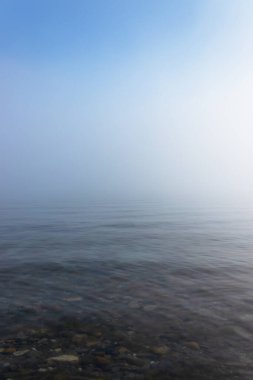 Sisli deniz manzarası, mistik görünüş ve atmosfer