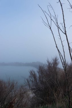 Sisli deniz manzarası, mistik görünüş ve atmosfer