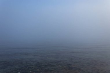Sisli deniz manzarası, mistik görünüş ve atmosfer