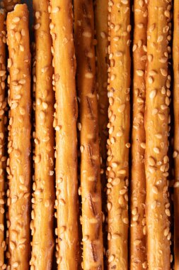 Susam tohumlu tuzlu ekmek, yakın düzenleme, fırında atıştırmalık.