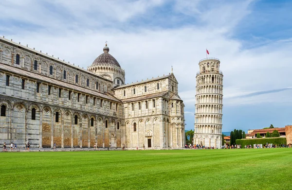 Pisa Nın Mucize Meydanı Ndaki Ünlü Tarihi Bina Manzarası — Stok fotoğraf