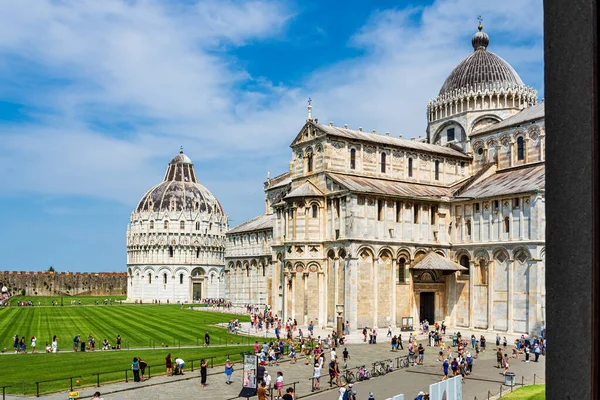 Kilátás Pisai Keresztelőre Bazilikára Csodák Terén — Stock Fotó